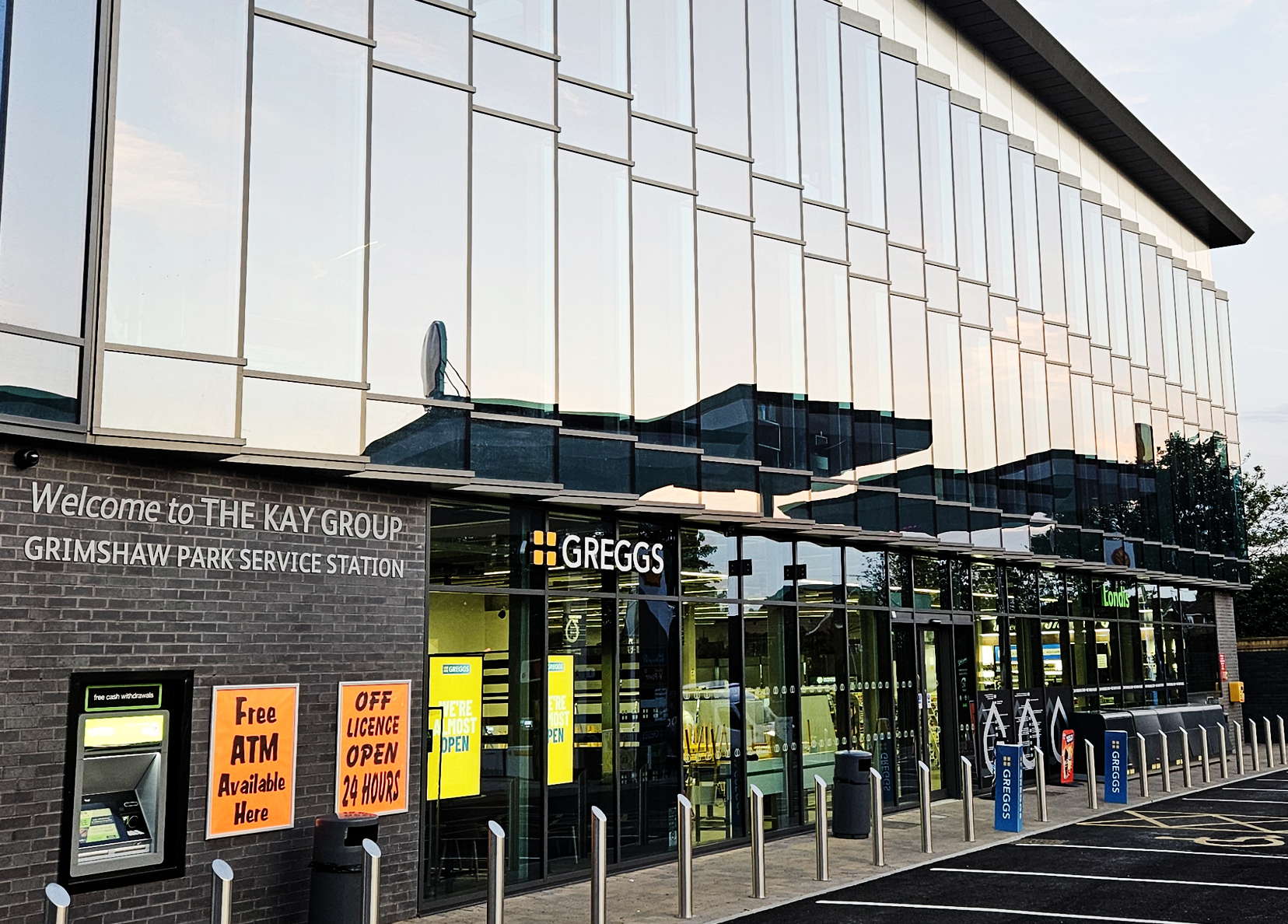 Retail and office accommodation at Grimshaw Park Service Station